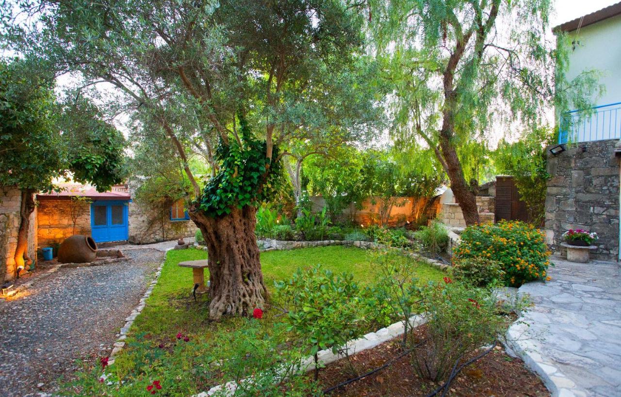 Hostal Cecilias Courtyard Malya Exterior foto