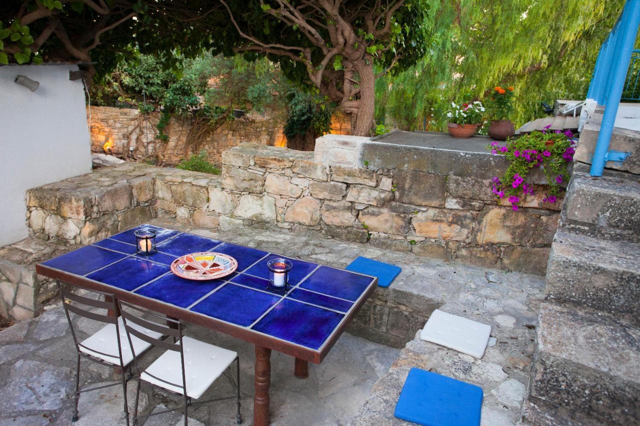 Hostal Cecilias Courtyard Malya Exterior foto