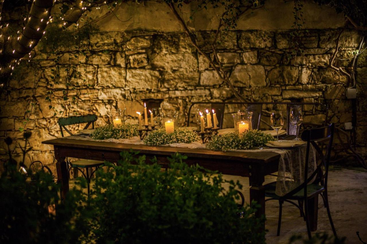 Hostal Cecilias Courtyard Malya Exterior foto