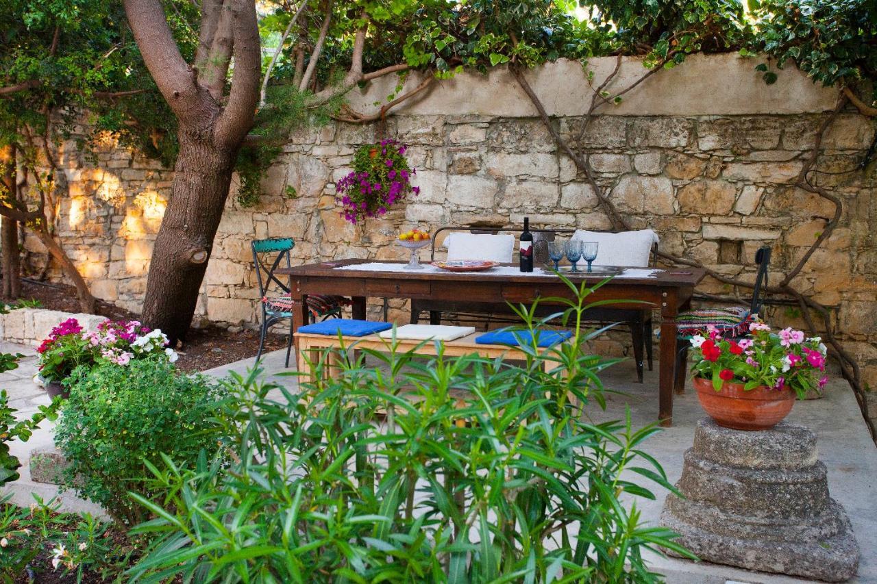 Hostal Cecilias Courtyard Malya Exterior foto