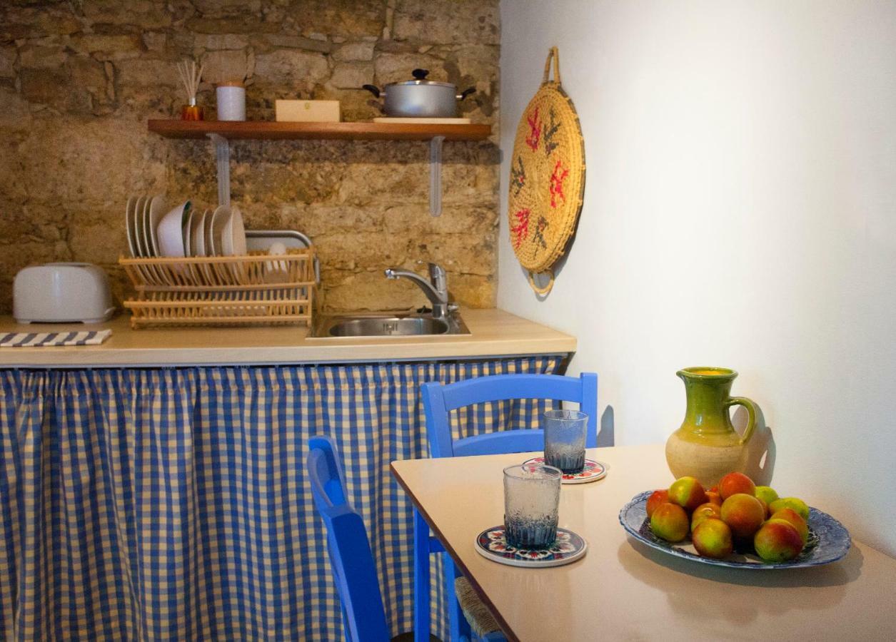 Hostal Cecilias Courtyard Malya Exterior foto