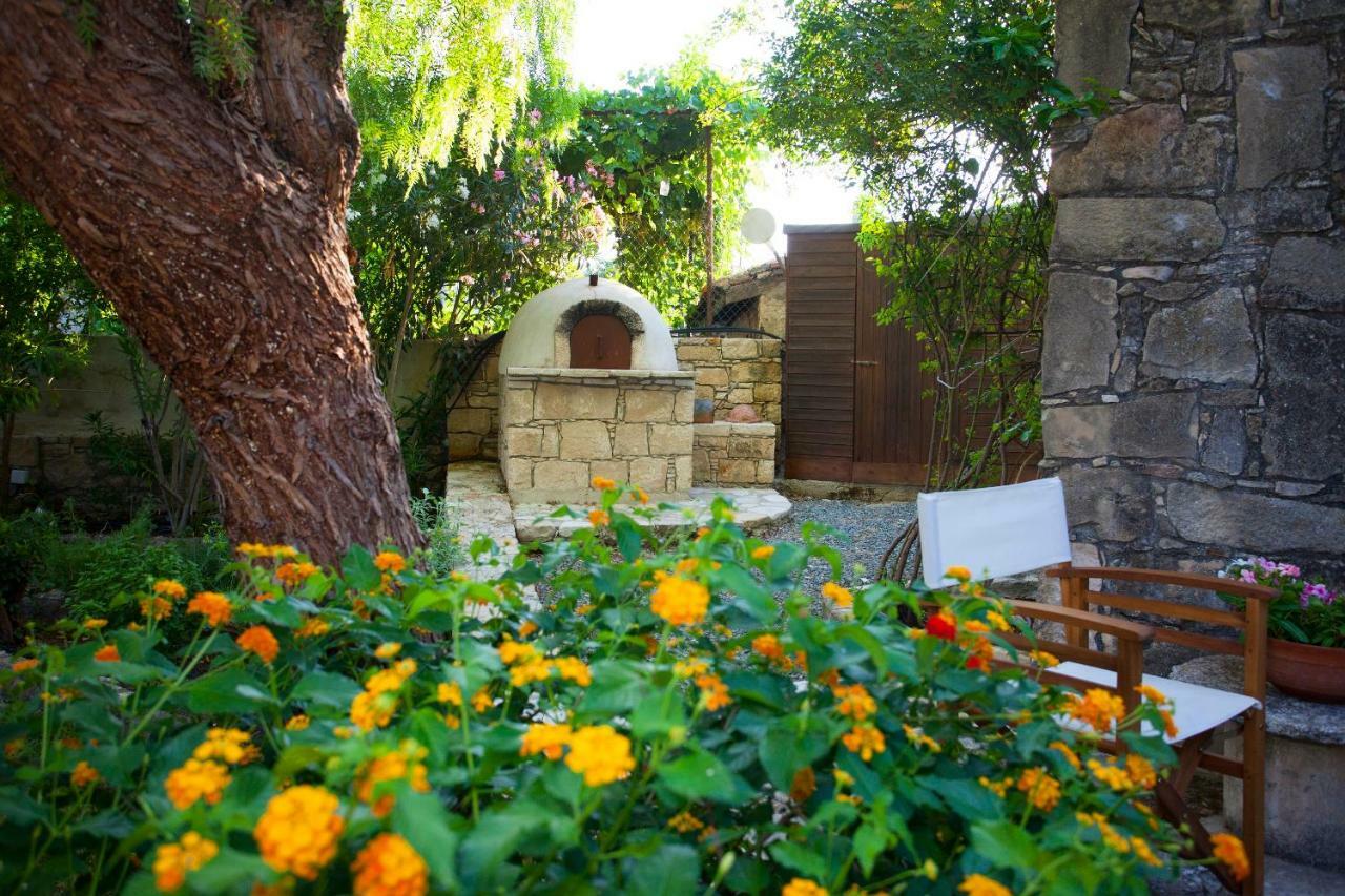 Hostal Cecilias Courtyard Malya Exterior foto