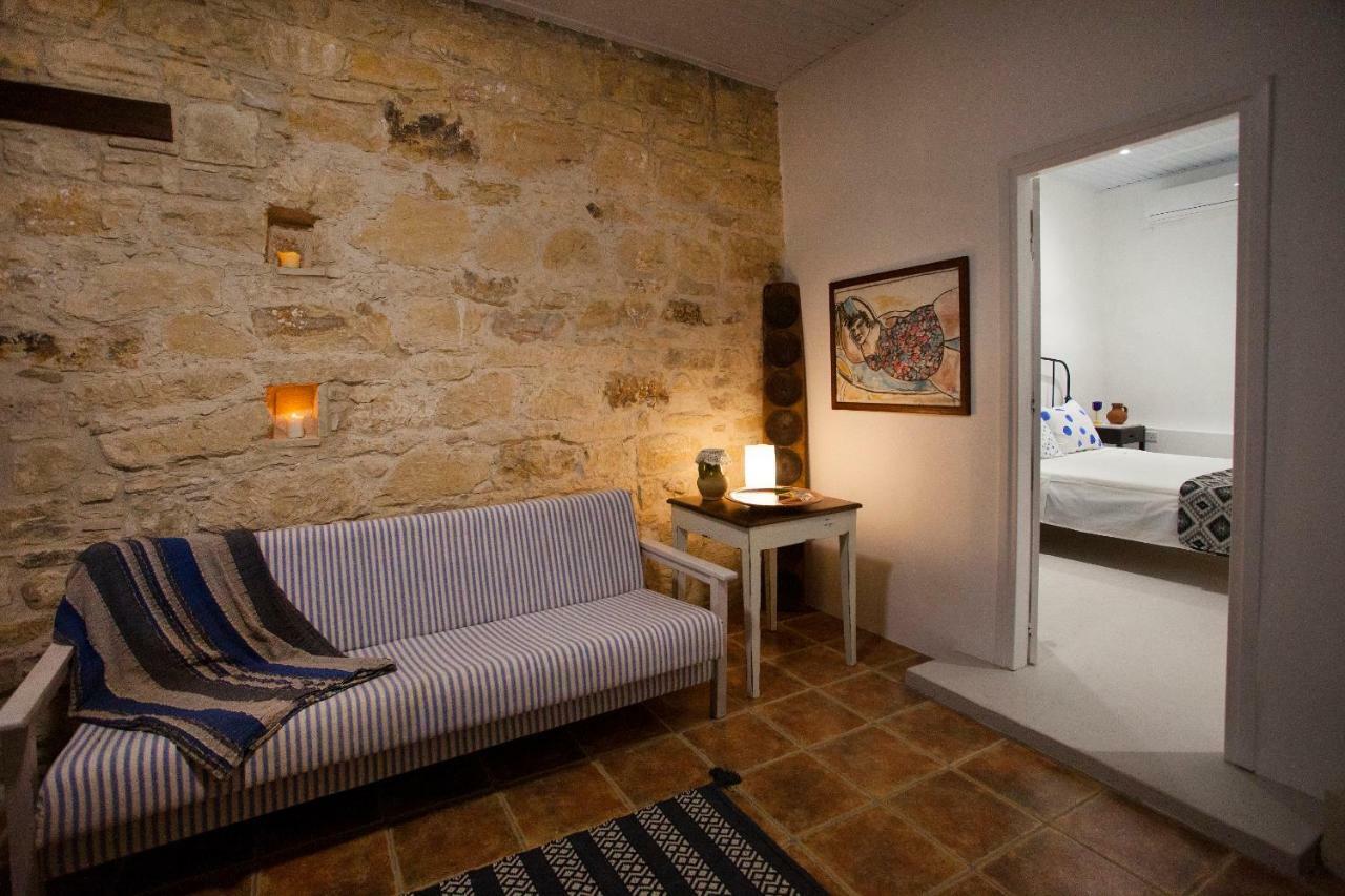 Hostal Cecilias Courtyard Malya Exterior foto